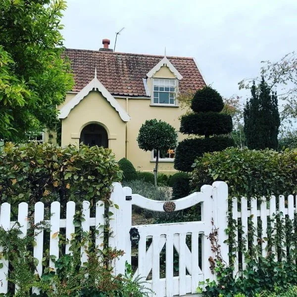 White Picket Fence with Embellished Front Gate 