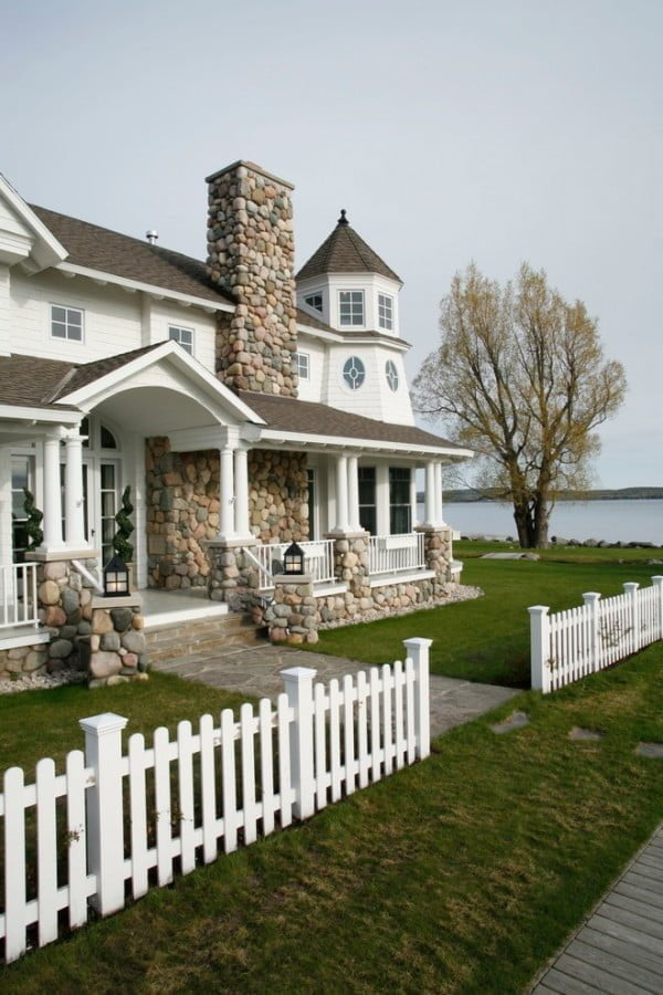 Rounded White Picket Fence 