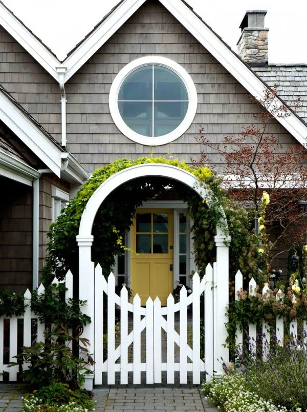 Pointed White Picket Fence 