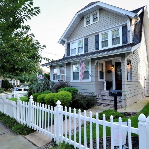 Rounded Osborne White Picket Fence 