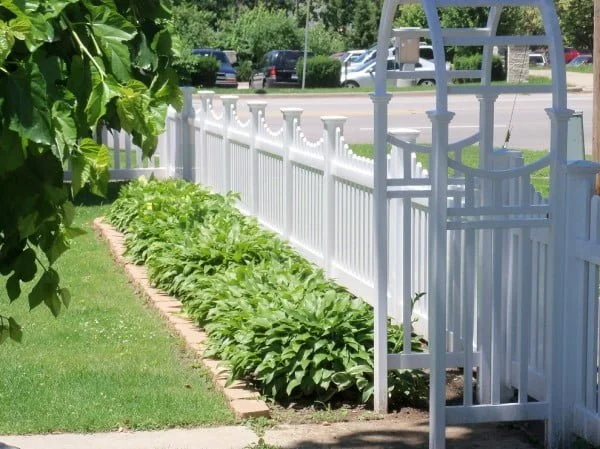 Curved White Picket Fence 