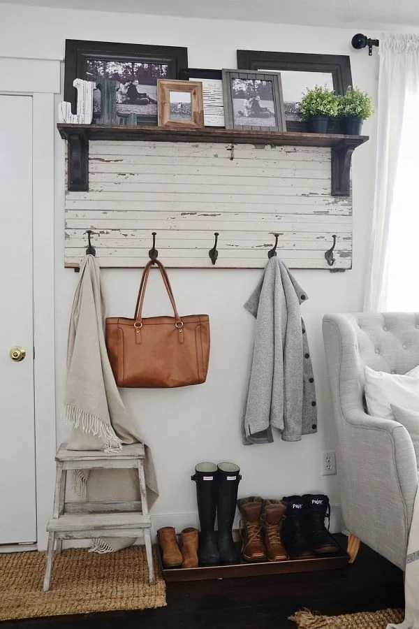 DIY Rustic Entryway Coat Rack