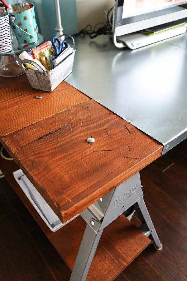 Industrial Sawhorse Desk #DIY #homedecor #furniture