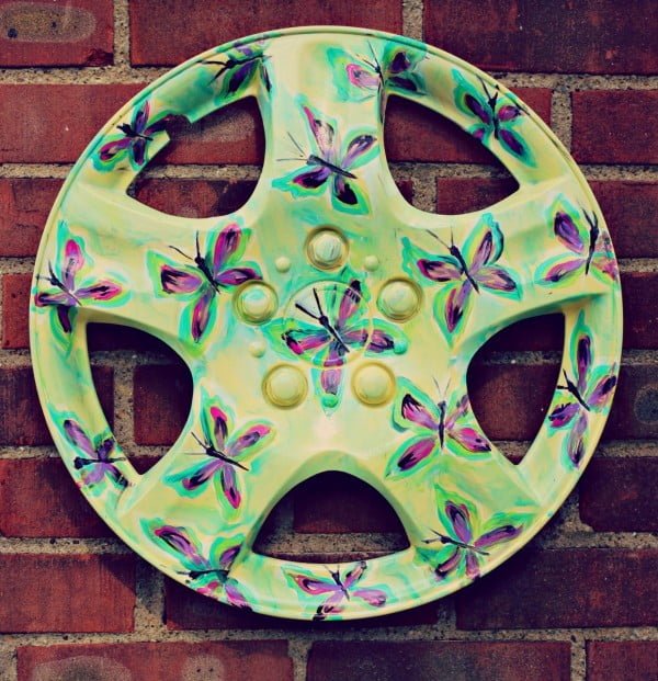 DIY Garden Art: Repurposed Hubcaps art