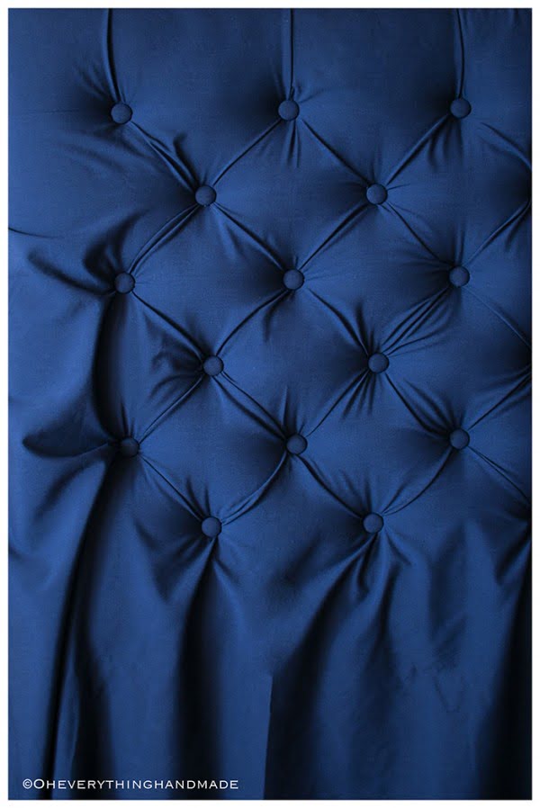 How To Make A Tufted Headboard For Under $100 » #diy #homedecor #bedroomdecor