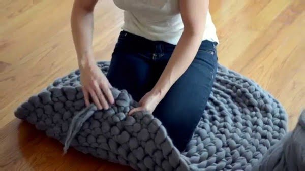 How to Crochet a Giant Circular Rug - No-Sew   