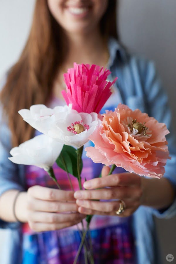 Crepe paper flowers: DIY pretty peonies   