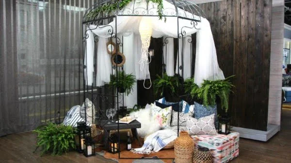 A beautiful DIY pergola for a romantic getaway   