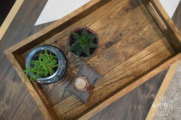 DIY Reclaimed Wood Tray (West Elm Knockoff) #DIY #reclaimedwood #homedecor #rustic #farmhouse