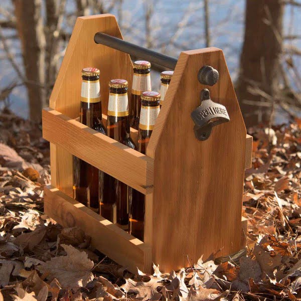 DIY Reclaimed Barn Wood Beer Caddy #DIY #reclaimedwood #homedecor #rustic #farmhouse
