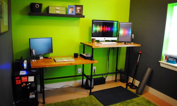 DIY Adjustable Standing Desk from Steel Pipe & Ikea Countertop #DIY #homedecor #workspace #homeoffice #furniture
