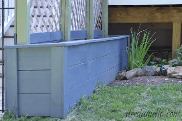 How to Build Simple Privacy Planters with Lattice - DIY Danielle    