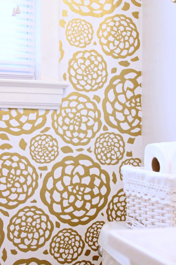 DIY Floral Faux Wallpaper #DIY #walldecor #homedecor