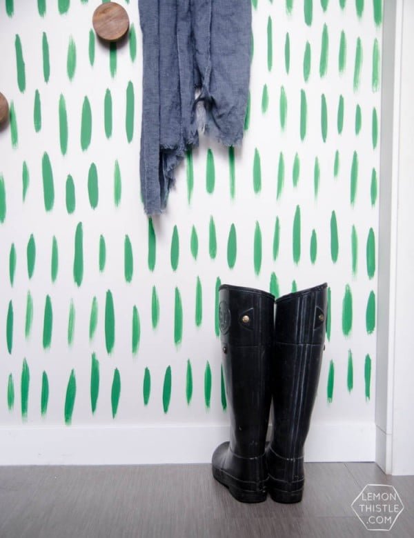 DIY Graphic Brushstrokes Hand Painted Wallpaper #DIY #homedecor #walldecor