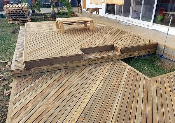 DIY pallet deck