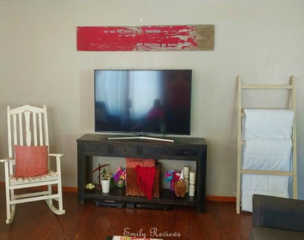 Quick & Easy DIY Blanket Ladder Made With Reclaimed Wood     