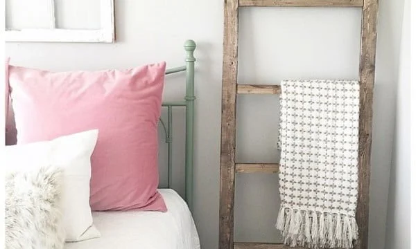 DIY Blanket Ladder     