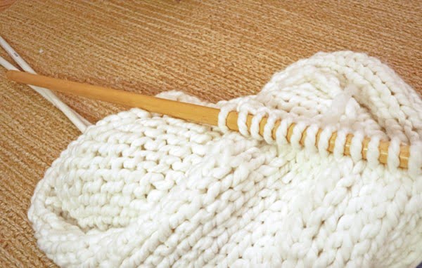 DIY A Thick, Cozy, Chunky Knit Blanket...in one day! • Nourish and Nestle Knit & Crochet Patterns and Tips    