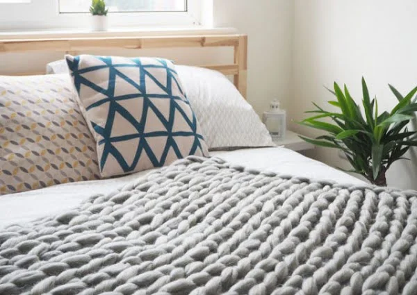 DIY Arm Knitted Cosy Chunky Blanket step-by-step guide    