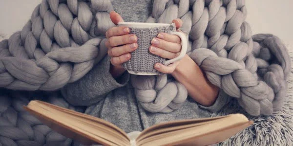 This Is the Easiest Tutorial for That Chunky Knit Blanket Everyone Loves    