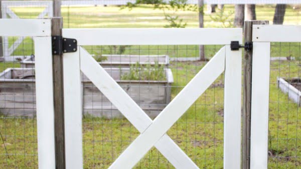 DIY Garden Fence    