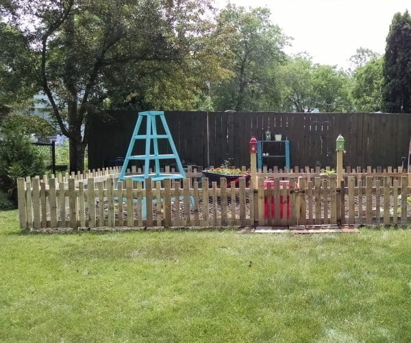 Pallet-Wood Garden Fence    