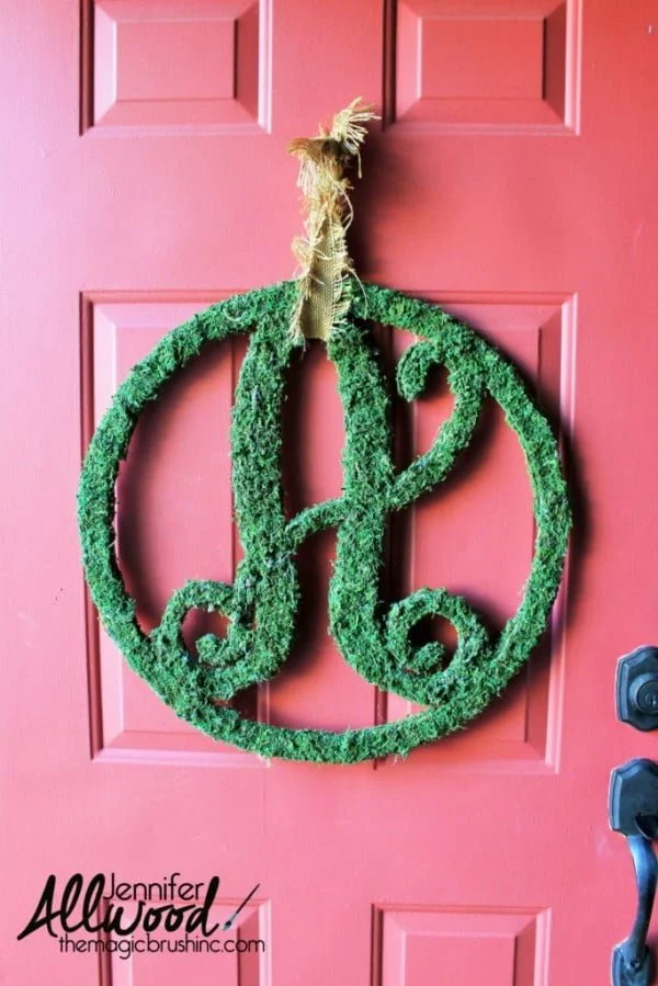 Moss monogram letter