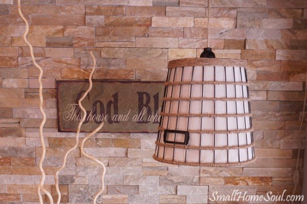 DIY Hanging Light from a Wire Basket #DIY #homedecor #pendantlights #lighting