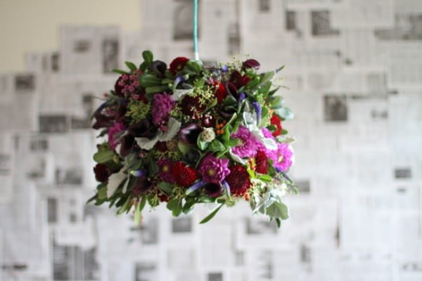Make This: Fresh Flower Pendant Light DIY #DIY #homedecor #pendantlights #lighting