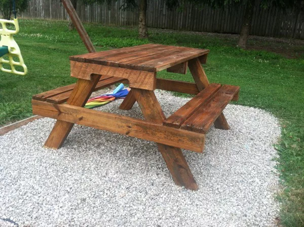 DIY Kids Picnic Table from Pallet Wood     