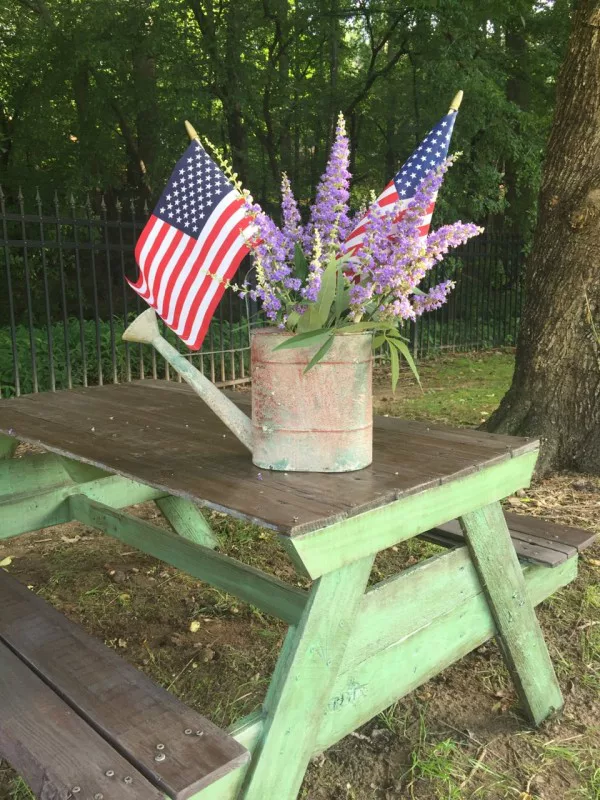 Summer Fun: DIY Picnic Table for the Backyard     