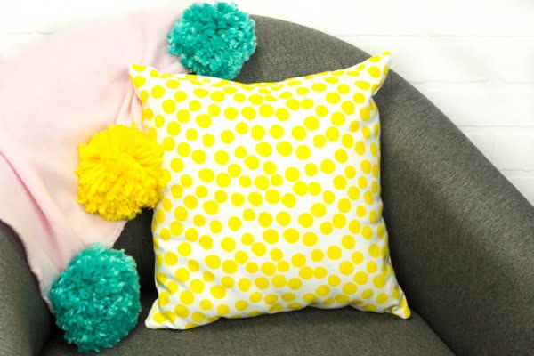 A Little Craft In Your Day #DIY #pompom #crafts #homedecor