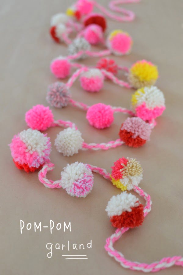 DIY Pom Pom Garland #DIY #pompom #crafts #homedecor