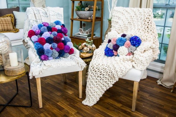 DIY Pom Pom Pillow #DIY #pompom #crafts #homedecor
