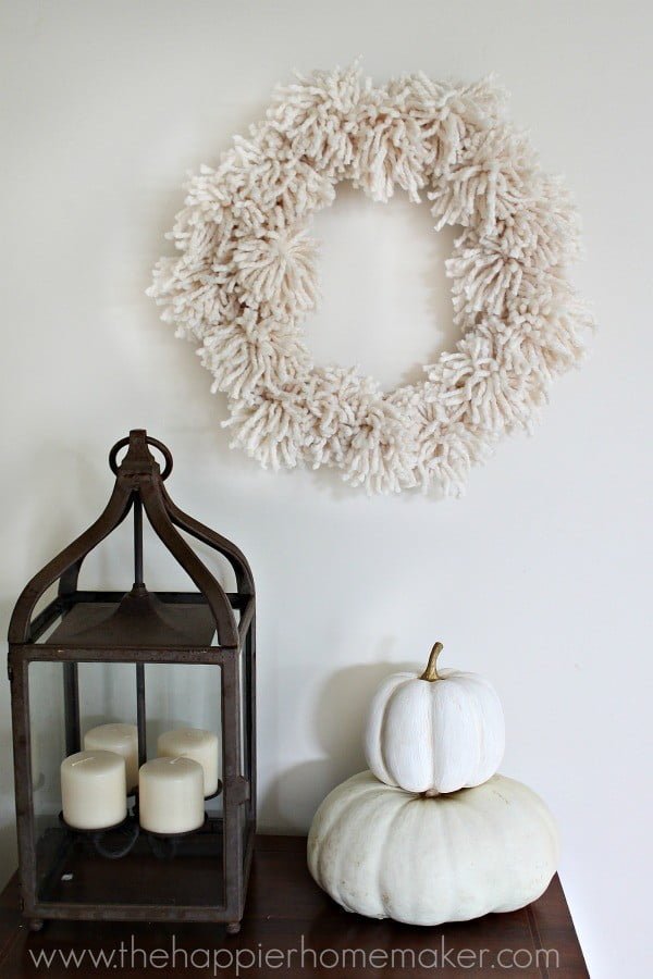DIY Giant Pompom Wreath #DIY #pompom #crafts #homedecor