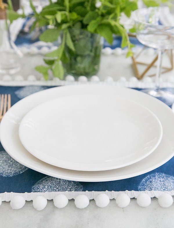 Easy Entertaining: DIY Pom Pom Placemats! #DIY #pompom #crafts #homedecor