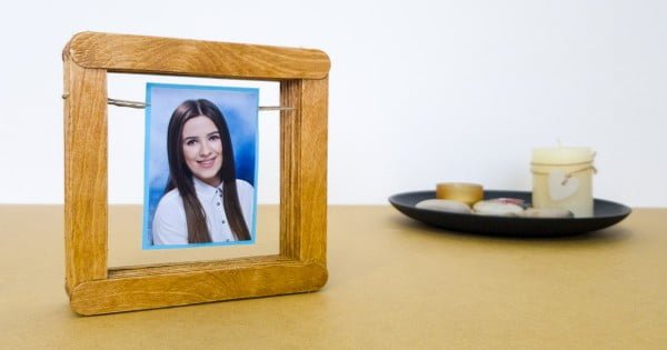 Simple DIY Picture Frame Using Popsicle Sticks    