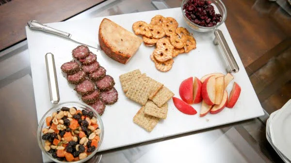 DIY: An Elegant Marble Serving Tray     