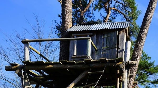Make Memories With This DIY Treehouse For Your Kids    