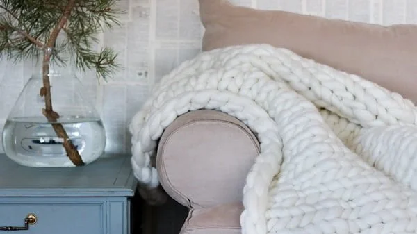 Chunky Knit Blanket DIY    