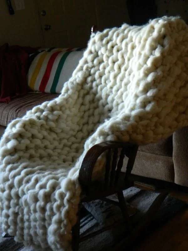 DIY giant knit blanket using PVC pipes   