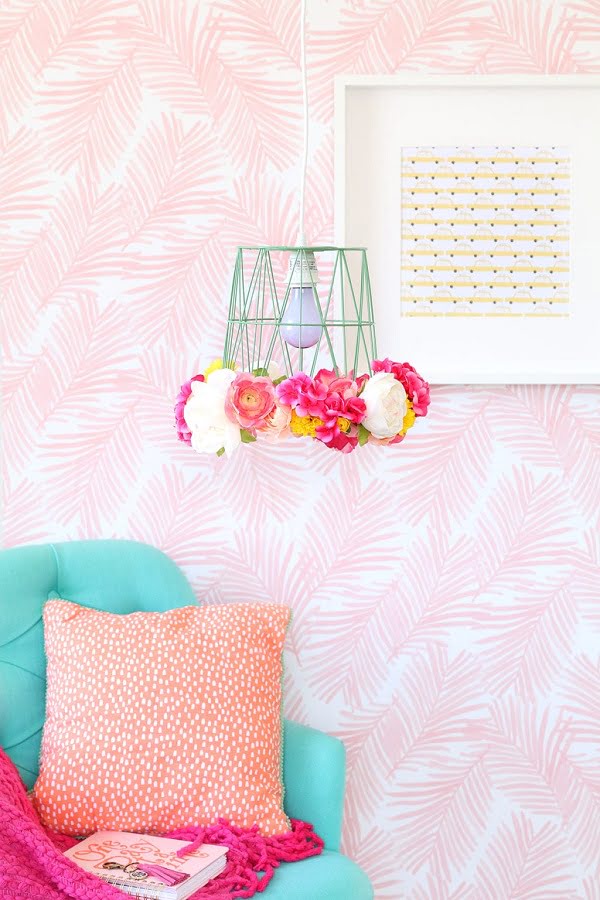 DIY Wastebasket Pendant Lamp #DIY #homedecor #pendantlights #lighting