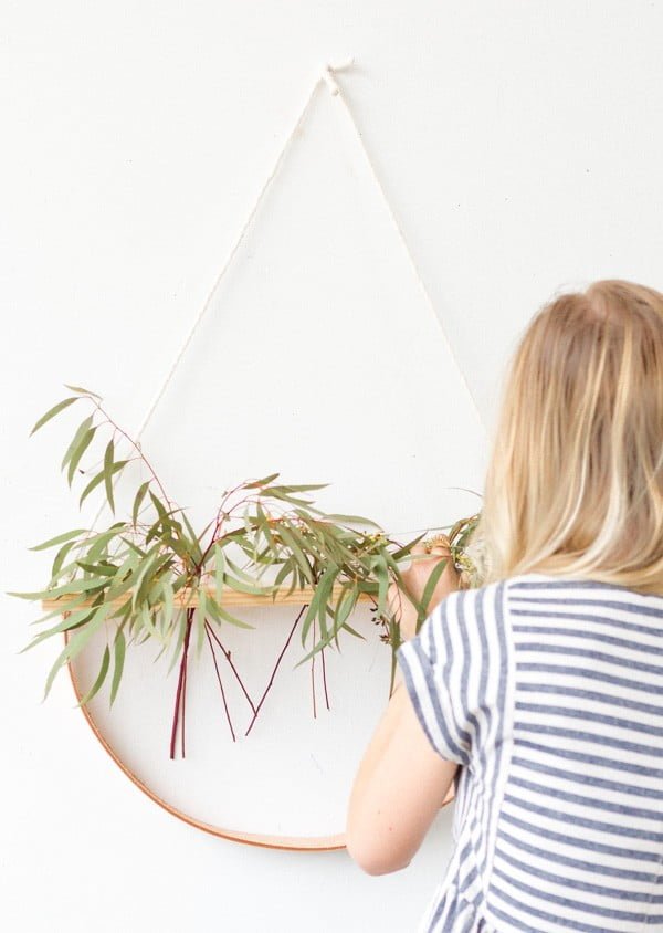 Hanging in There: A Minimal Wall Hanging DIY that Doubles as a Plant Holder     