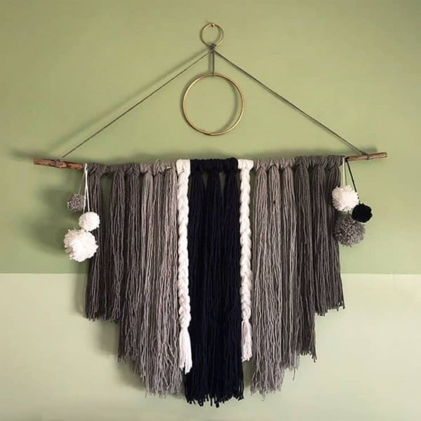 How to Make an Easy Yarn Wall Hanging     