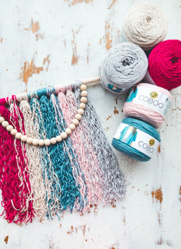 Easy DIY Yarn Wall Hanging     