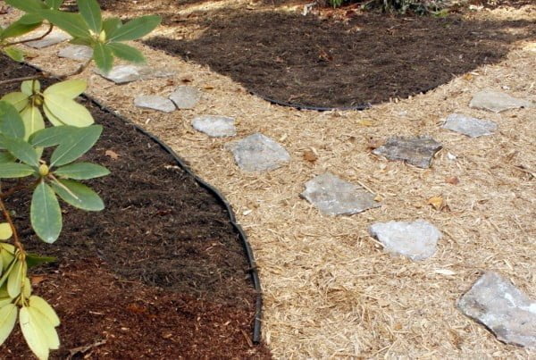 How to Create a Path in Your Yard with Stepping Stones    path 