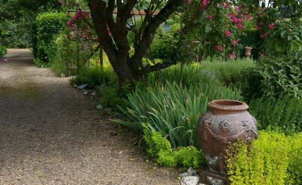 DIY Pallet Garden Path    path 