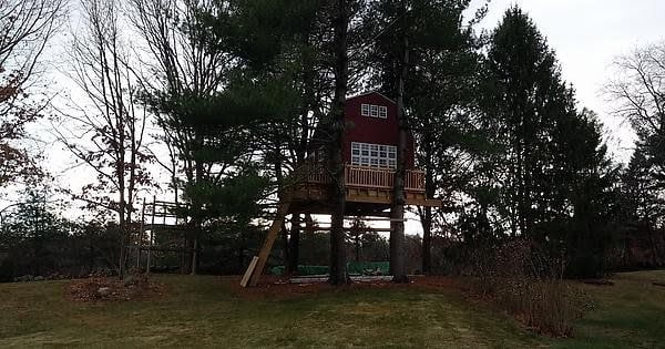 22 Crafty DIY Treehouse Ideas That Your Kids Will Be Crazy About