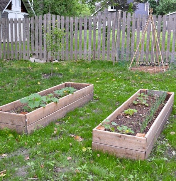 DIY Raised Garden Bed (and an easy soil mixture blend to fill it with)    