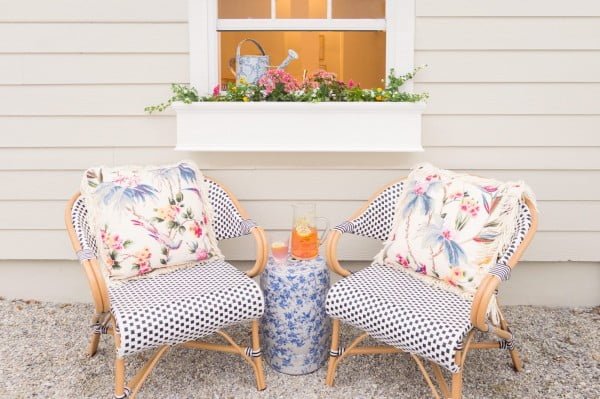 26 Crafty DIY Window Boxes to Increase Your Curb Appeal